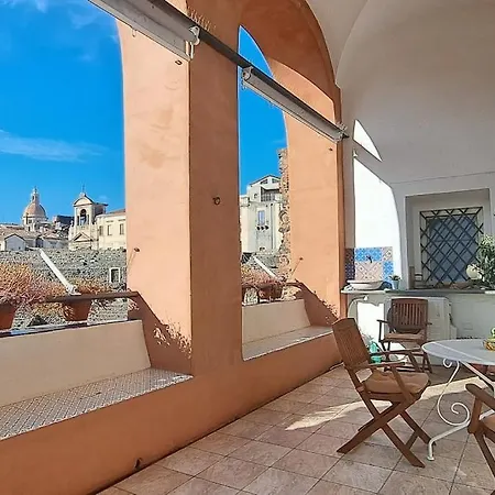 Апартаменти Finestre Sul Teatro - - Parking Included