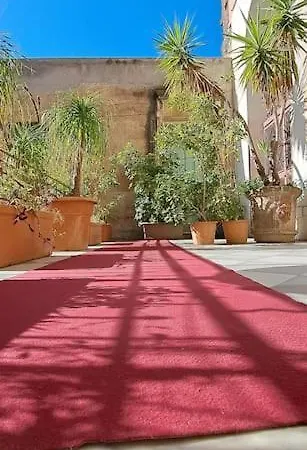 Апартаменти Finestre Sul Teatro - - Parking Included *