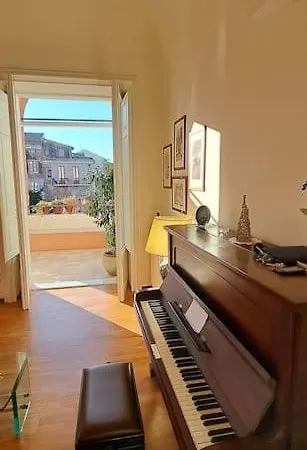 Апартаменти Finestre Sul Teatro - - Parking Included *